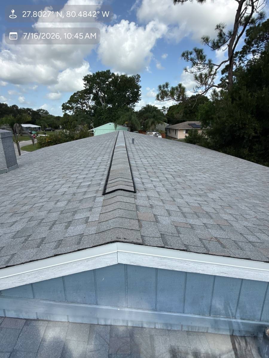Gray architectural shingle roof with ridge vent by Hippo Roofing in Sebastian, FL